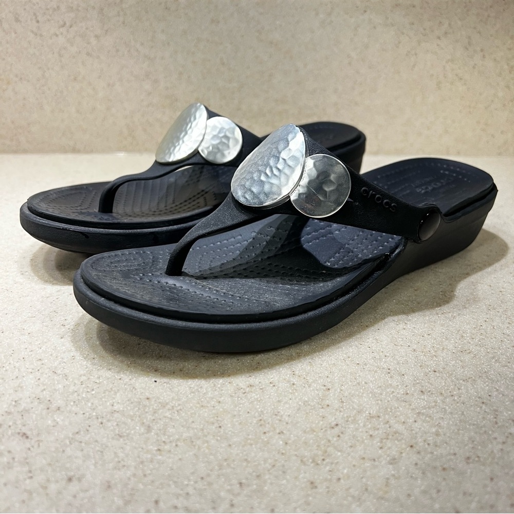 Crocs Black Metallic Silver Sanrah Sandals Size 7
